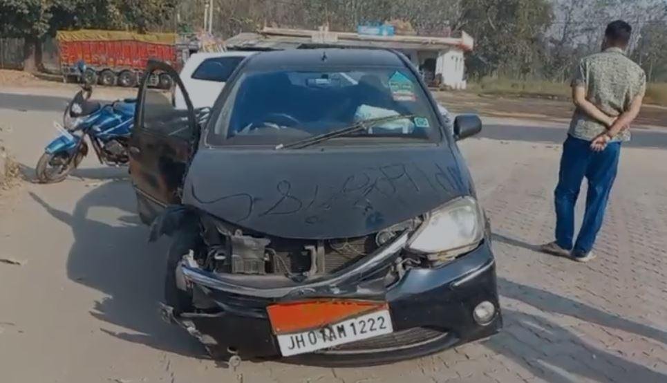 Breaking : सीएम हेमंत सोरेन ने अस्पताल पहुंचकर महुआ माझी से का जाना हाल चाल... Breaking : घटना में क्षतिग्रस्त वाहन