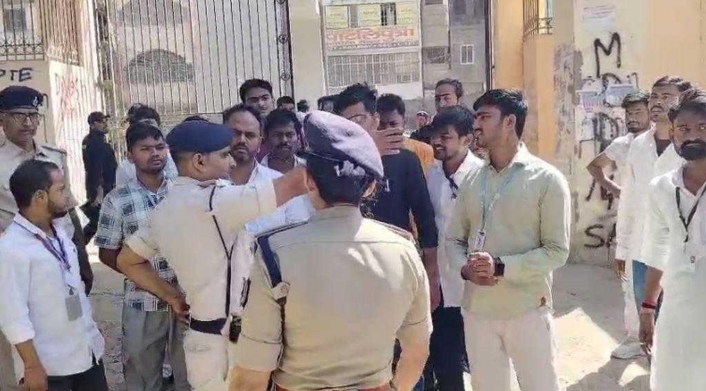 PUSU Election- पटना साइंस कॉलेज परिसर में भिड़ा छात्रों का दो गुट 2 22Scope News PUSU Election