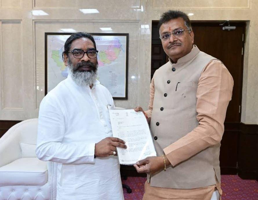हजारीबाग हवाई अड्डा निर्माण की मांग को लेकर मुख्यमंत्री से मुलाकात