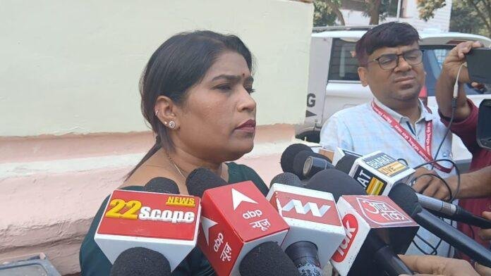 महिला MLC ने नारी उत्थान के लिए सीएम नीतीश के काम को सराहा तो विपक्ष ने कहा दी...