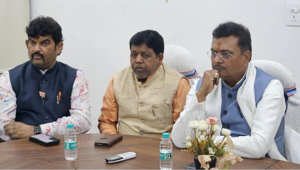  जनहित में प्रदूषण बर्दाश्त नहीं, फैक्ट्री संचालक ने समाधान हेतु लिया एक महीने का समय: मनीष जायसवाल