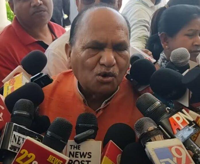 मंत्री इरफ़ान अंसारी का नाम सुनते ही भड़के बीजेपी विधायक सीपी सिंह