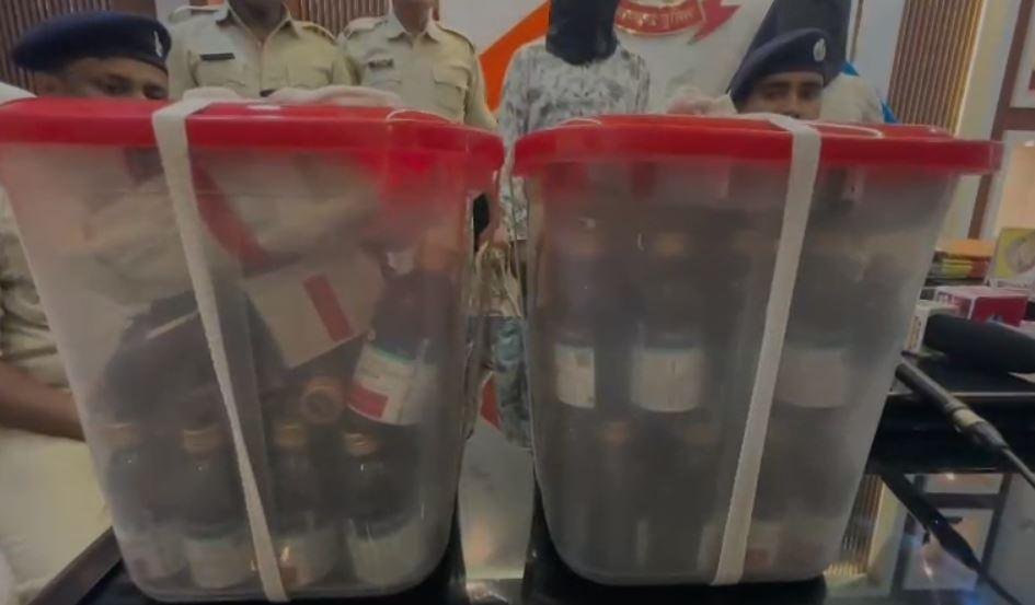 Ranchi : स्कूली बच्चों को नशीला पदार्थ बेचते दो सौदागर धराए, भारी मात्रा में... Ranchi : भारी मात्रा में नशीला पदार्थ बरामद