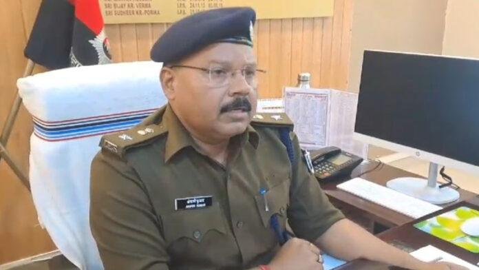 पति ने पहले पत्नी की गला दबाकर की हत्या, झाड़ी में फेंका शव