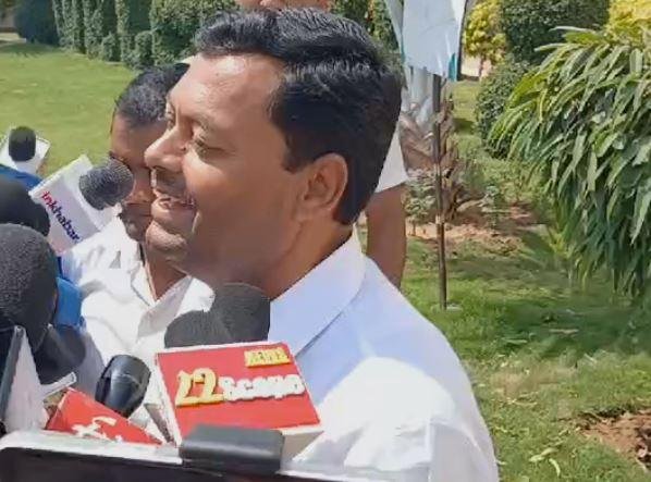 बिहार विधानसभा Live : ED की कार्रवाई पर सदन के बाहर सत्ता-विपक्ष के नेता आपस में उलझे बिहार विधानसभा Live : ED की कार्रवाई पर सदन के बाहर सत्ता-विपक्ष के नेता आपस में उलझे
