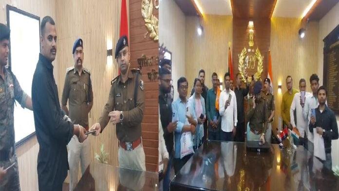 ऑपरेशन मुस्कान : SP ने 30 लोगों को मोबाइल किया वितरण