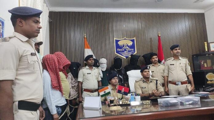 अवैध हथियार सप्लायर गिरोह का पर्दाफाश, हथियार, जिंदा कारतूस के साथ 10 अपराधी गिरफ्तार