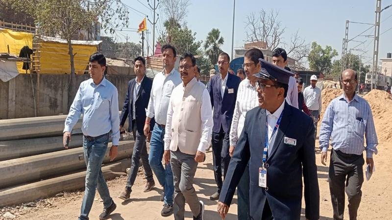 दानापुर रेलमंडल के DRM ने आरा रेलवे स्टेशन पर किया निरीक्षण