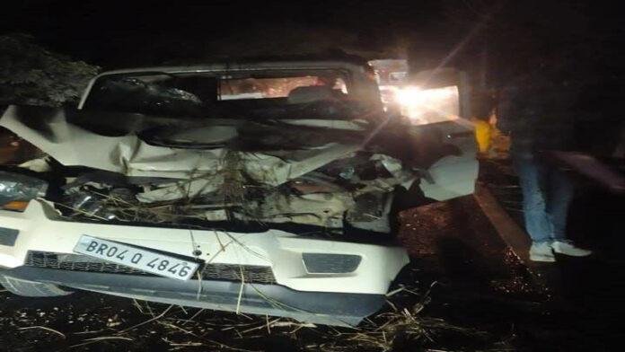 बारातियों से भरी स्कोर्पियो सड़क किनारे खड़े ट्रैक्टर ट्रॉली से टकराई, कई लोग घायल