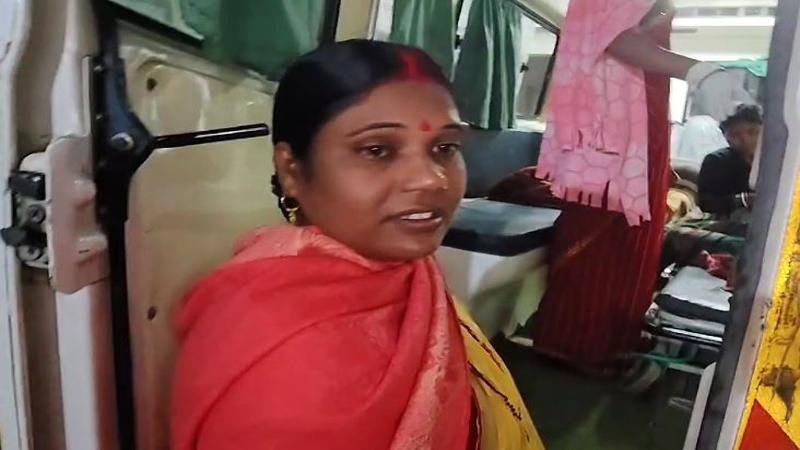 अस्पताल पर फिर सवाल, डॉक्टर नहीं... एम्बुलेंस में दिया बच्चे को जन्म