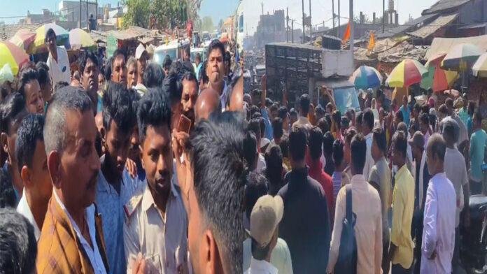 Katihar Kisan Hatya किसान की हत्या के विरोध में परिजनों और ग्रामीणों ने किया रोड जाम