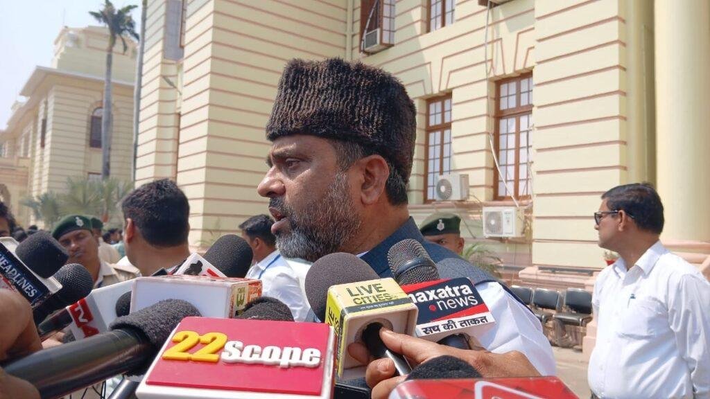 बिहार विधानसभा Live : कब्रिस्तान के मुद्दे पर सदन में छिड़ी बहस बिहार विधानसभा Live : कब्रिस्तान के मुद्दे पर सदन में छिड़ी बहस