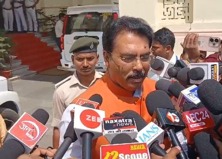 बिहार विधानसभा Live : ED की कार्रवाई पर सदन के बाहर सत्ता-विपक्ष के नेता आपस में उलझे बिहार विधानसभा Live : ED की कार्रवाई पर सदन के बाहर सत्ता-विपक्ष के नेता आपस में उलझे
