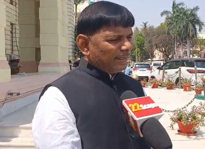 बिहार विधानसभा Live : ED की कार्रवाई पर सदन के बाहर सत्ता-विपक्ष के नेता आपस में उलझे बिहार विधानसभा Live : ED की कार्रवाई पर सदन के बाहर सत्ता-विपक्ष के नेता आपस में उलझे