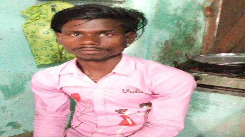 शराब बेचने के लिए मना करने पर युवक की जमकर पिटाई