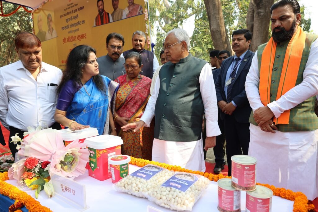 मुख्यमंत्री ने Sudha के पहले एक्सपोर्ट कंसाइनमेंट का किया शुभारंभ, वाहनों को हरी झंडी दिखाकर किया रवाना मुख्यमंत्री ने Sudha के पहले एक्सपोर्ट कंसाइनमेंट का किया शुभारंभ, वाहनों को हरी झंडी दिखाकर किया रवाना