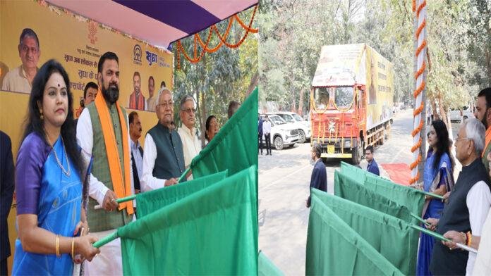 Nitish-Flag मुख्यमंत्री ने Sudha के पहले एक्सपोर्ट कंसाइनमेंट का किया शुभारंभ, वाहनों को हरी झंडी दिखाकर किया रवाना