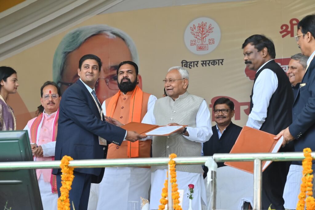 मुख्यमंत्री ने 51 हजार 389 नवनियुक्त शिक्षकों को दी नियुक्ति पत्र, कहा- आप सब खुश रहें, मुस्कुराते रहें 