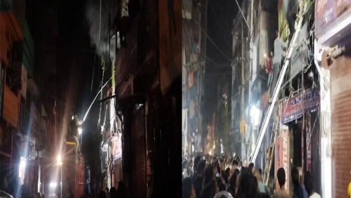 नयागांव स्थित एक कपड़ा गोदाम में लगी भीषण आग