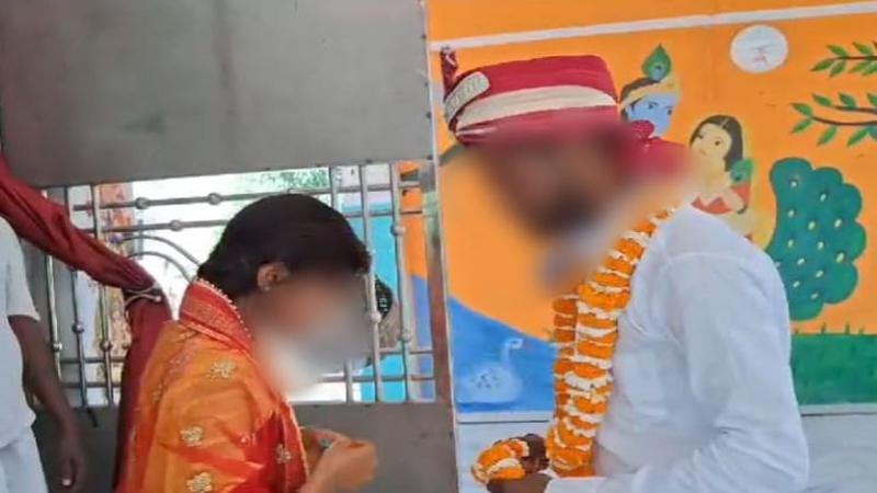 कई बार रंगे हाथ पकड़े गए युवक-युवती, लोगों ने राधा-कृष्ण मंदिर में करायी शादी