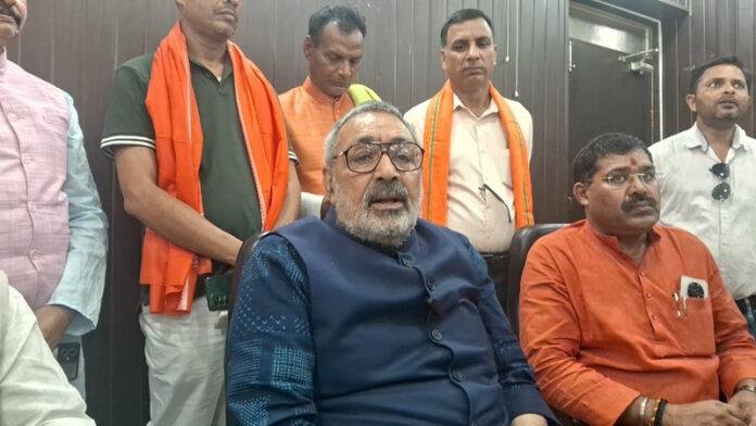 मंत्री गिरिराज का लालू परिवार पर तंज, कहा- आज का नौजवान नहीं स्वीकार करेगा लालू मॉडल
