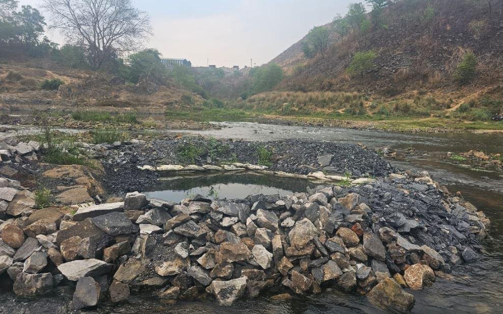 Ramgarh : अवैध खनन के खिलाफ प्रशासन सख्त, अवैध मुहानों को बंद करने का उपायुक्त ने दिया निर्देश...