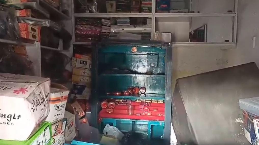 Dhanbad Crime : दीवार में सुरंग बनाकर लाखों के ज्वेलरी पर हाथ साफ, जांच में जुटी पुलिस...