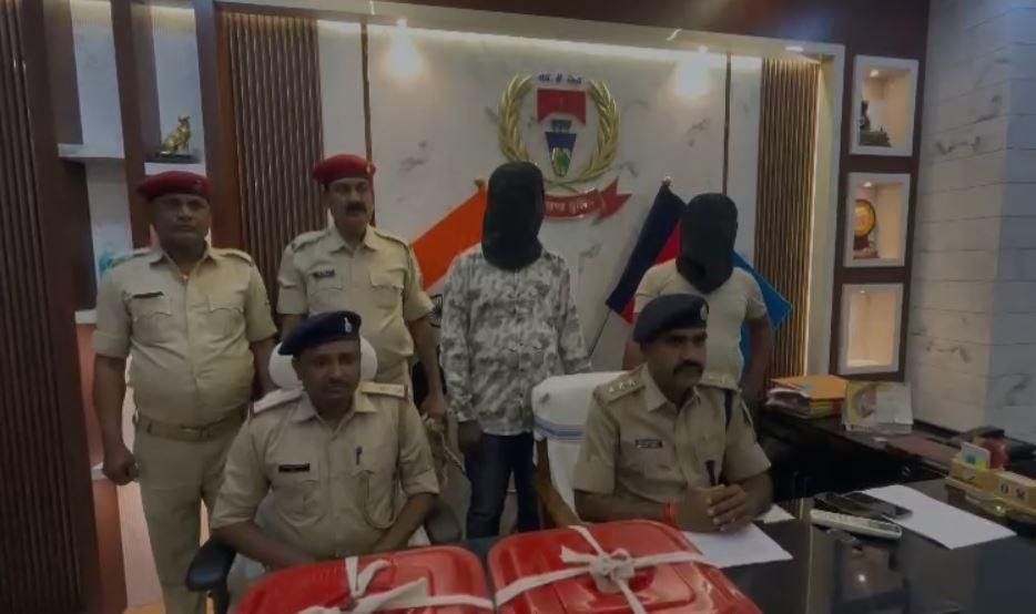 Ranchi : स्कूली बच्चों को नशीला पदार्थ बेचते दो सौदागर धराए, भारी मात्रा में...