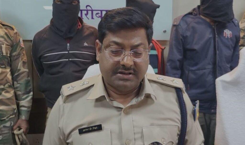 Hazaribagh : मामले की जानकारी देते एसपी