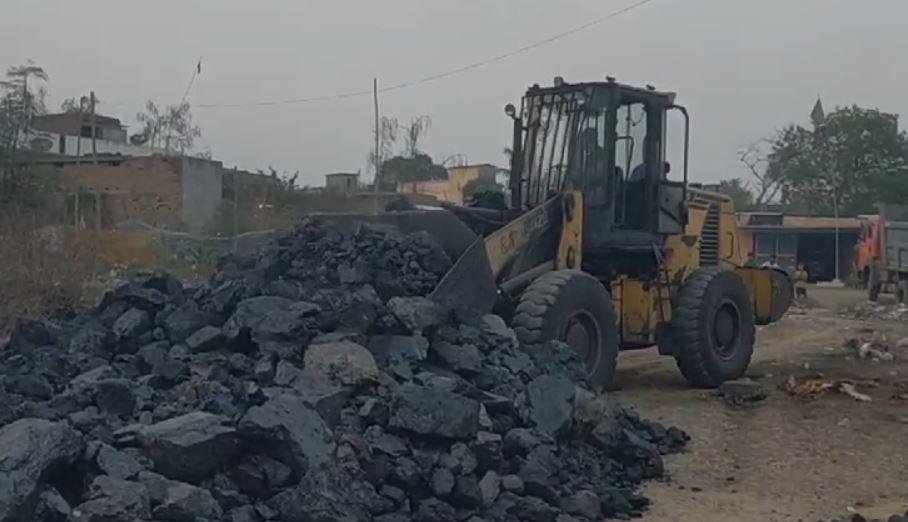 Bokaro : खनन विभाग की अचानक छापेमारी से मचा हड़कंप, भाग खड़े हुए तस्कर...