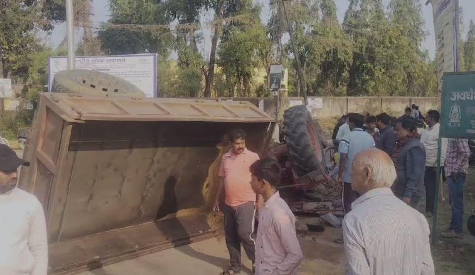 Bokaro Accident : घटना के बाद पलटी वाहन