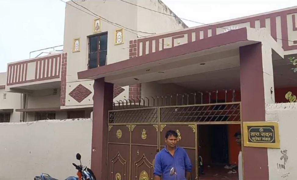 Dhanbad Crime : होली में गए थे गांव, घर पर पड़ गया लाखों का डाका...