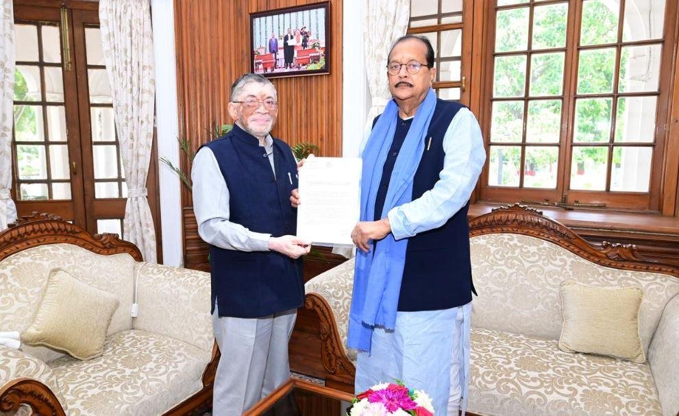 Breaking : राज्यपाल संतोष गंगवार से मिले वित्त मंत्री राधाकृष्ण किशोर, जताया आभार...