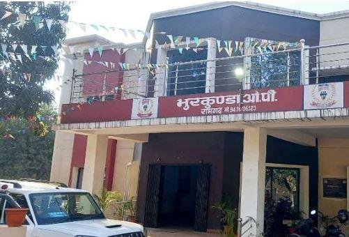 Breaking : भुरकुंडा में युवक की गला रेतकर हत्या से मची सनसनी... Breaking : भुरकुंडा थाना का है मामला