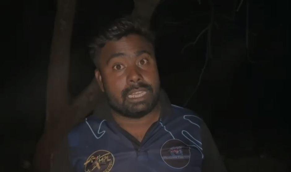 Dhanbad Accident : अज्ञात वाहन ने साईकिल सवार को कुचला, व्यक्ति की दर्दनाक मौत... Dhanbad Accident : जानकारी देता स्थानीय ग्रामीण