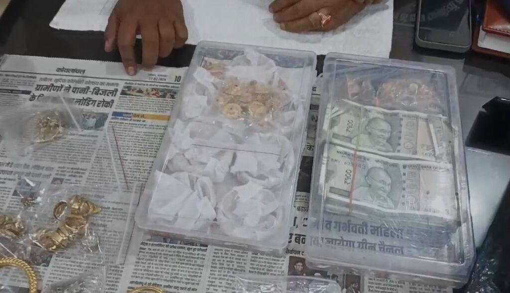Dhanbad Crime : करोड़ों का माल उड़ाने वाला अपराधी मध्यप्रदेश से धराया, भारी मात्रा में सोना...