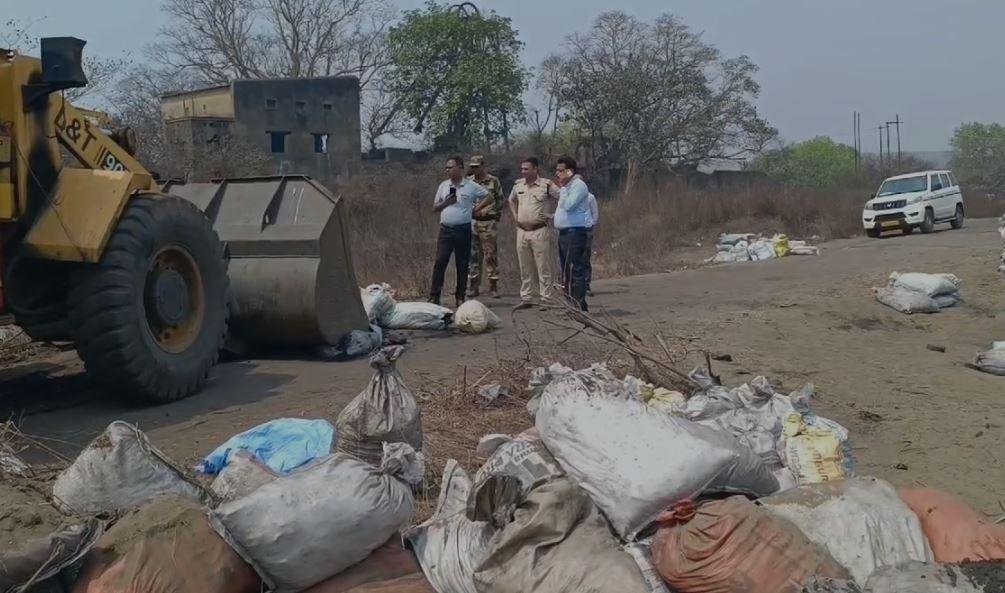 Dhanbad : सीआईएसएफ की छापेमारी से तस्करों में मचा हड़कंप, भारी मात्रा में...