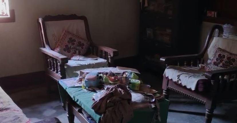 Bokaro : पत्नी गर्भवती है मदद कीजिए कहकर घर से लूट लिए इतने का सामान...