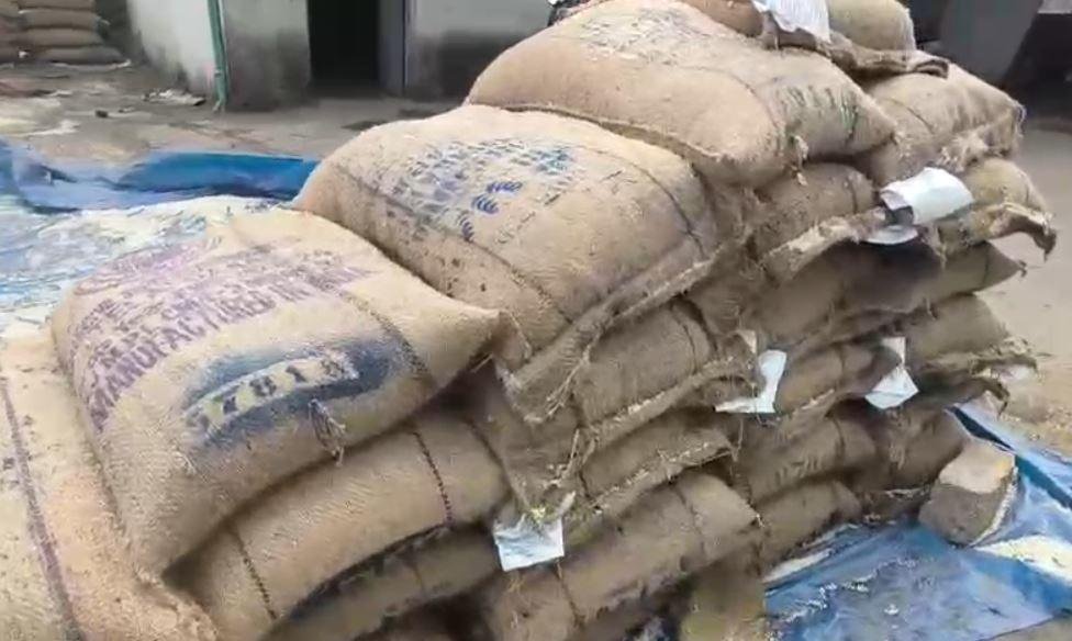 Breaking : FCI की घोर लापरवाही, गरीबों का निवाला सड़ने की कगार पर... Breaking : लाखों गरीबों पर पड़ेगा असर