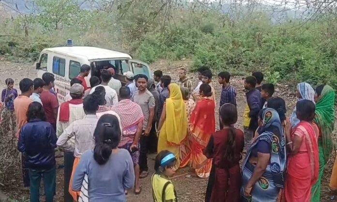 Dhanbad : पेड़ से लटका हुआ छात्र का शव मिलने से मची सनसनी, जांच में जुटी पुलिस...