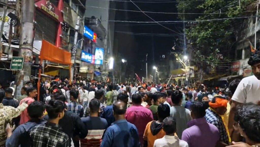 Hazaribagh Violence मामले में 5 को जिला बदर करने की भी तैयारी, 30 नामजद सहित 300 अज्ञात पर प्राथमिकी दर्ज... Hazaribagh Violence मामले में 300 अज्ञात पर मामला दर्ज
