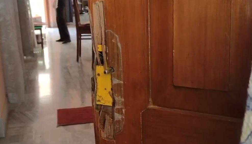 Ranchi : दरवाजा तोड़कर घर के अंदर घुसे चोर