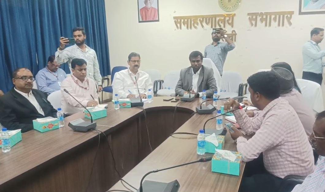 Ranchi : Sarhul पर्व को लेकर डीसी की अध्यक्षता में शांति समिति की बैठक...