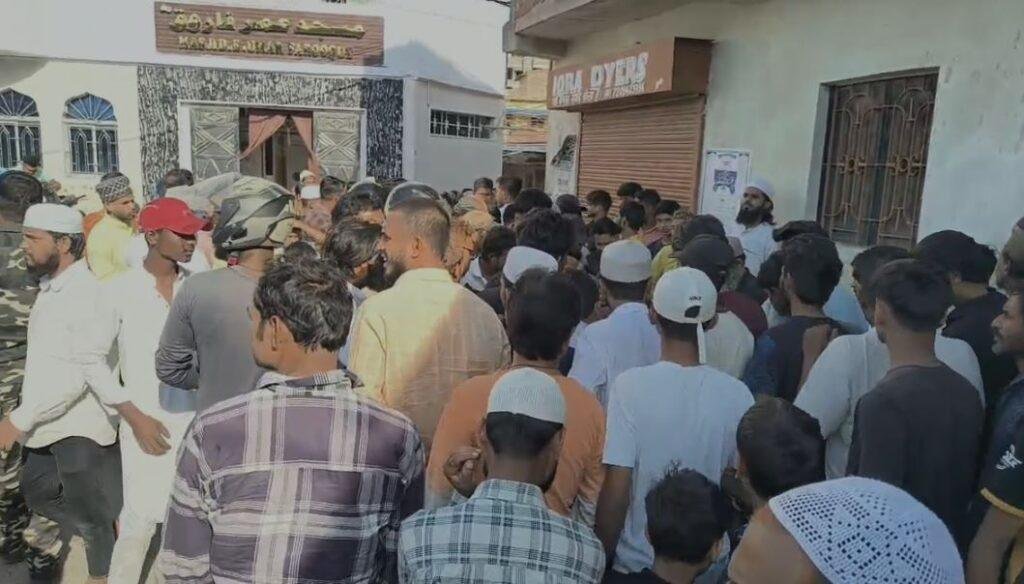 Ranchi : छोटा तालाब के पास से बच्चे का शव मिलने से मची सनसनी, जांच में जुटी पुलिस... Ranchi : घटना के बाद जुटी लोगों की भीड़