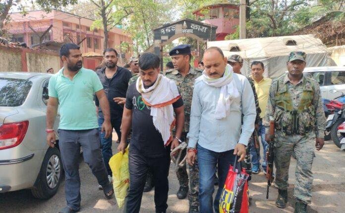 Dhanbad : बुधन मंडल हत्याकांड मामले में दो आरोपियों ने किया सरेंडर, दो गुटों में...