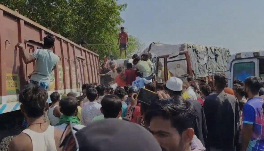Dhanbad : ट्रक चालक को कड़ी मशक्कत के बाद निकाला गया