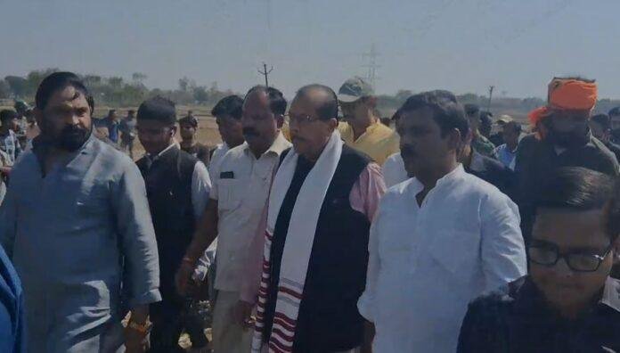 Breaking : बीजेपी नेता अनिल टाइगर के परिजनों से मिलने पहुंचे हेमंत सरकार के कई मंत्री...