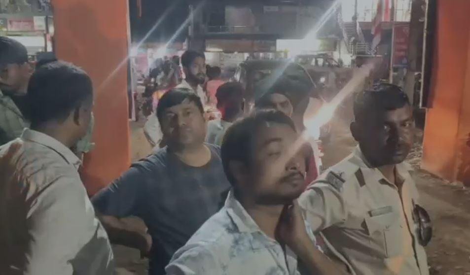 Breaking : बीजेपी नेता के बाद एक और व्यक्ति का गला रेता, दहशत का माहौल... Breaking : जांच में जुटी पुलिस