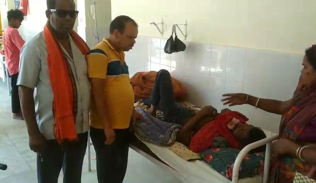 Gumla : घायलों को अस्पताल में कराया गया भर्ती