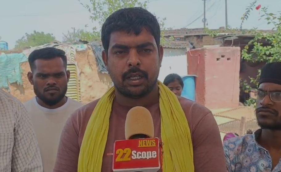 Ramgarh : मामले की जानकारी देते परिजन